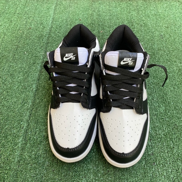 Nike “Panda” dunks - Picture 1 of 7
